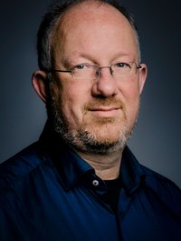 Portraitfoto Stefan Fischer - Studiengangsassistent Kulturjournalismus