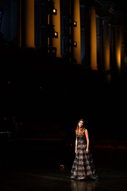 Sopranistin und Akademie-Absolventin Danae Kontora trat mit Arien von Wolfgang Amadeus Mozart und Gioachino Rossini auf.